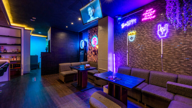 Bar.LOM（ロム）｜大牟田のネオン空間で気軽な一杯を